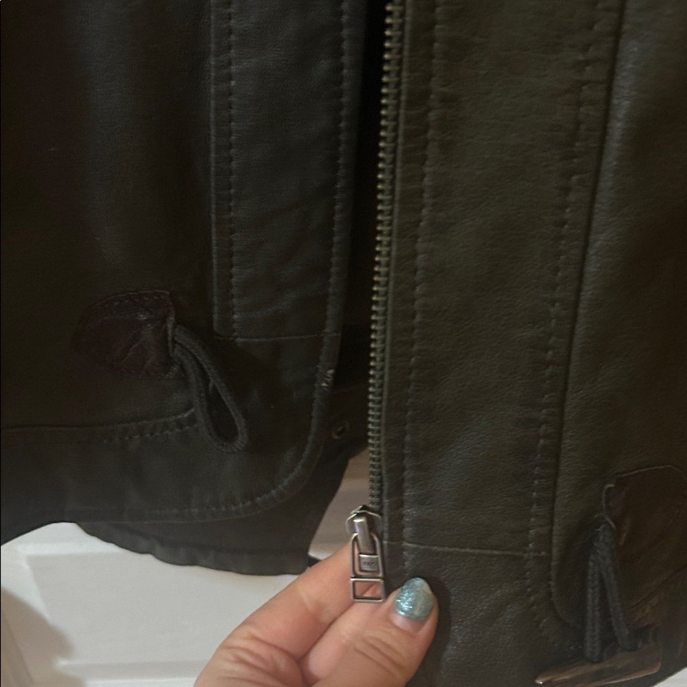 Danier Women's Brown Leather Jacket with Fur Collar - Picture 10 of 13